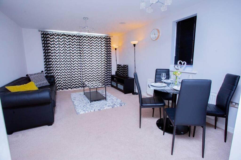 Mills Apartment - Two Bedroom En-Suite Apartment Northampton Exteriér fotografie