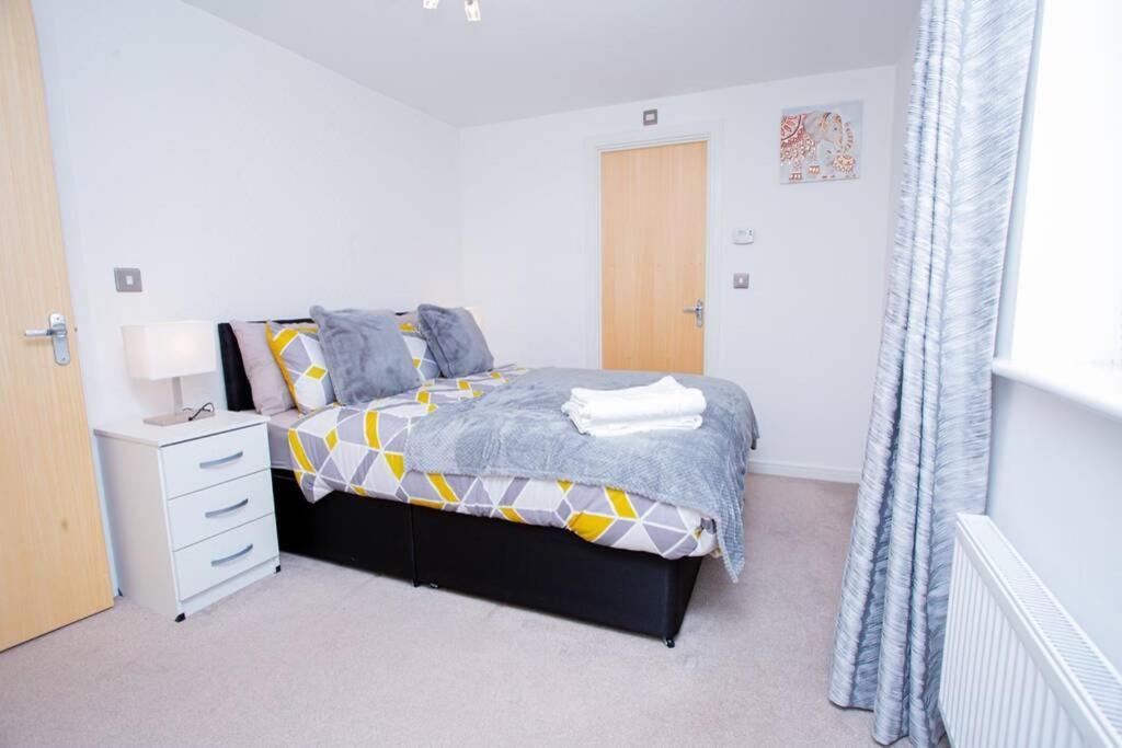 Mills Apartment - Two Bedroom En-Suite Apartment Northampton Exteriér fotografie